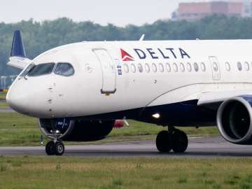 Delta Plane Collides With Another Jet Before Takeoff in… 