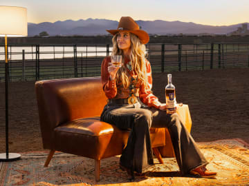 This Bourbon Brand Just Dropped a One-of-a-Kind Tribute to Country Star Lainey… 