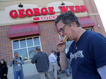 Brewers Fan Calls 911 on Beloved Burger Restaurant for Free… 