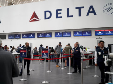 Delta, United Airlines Face Major Claim Over Window… 