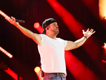 Luke Bryan Calls Out 