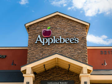 Applebees Honors Veterans by Offering 7 Free Menu Items—Here