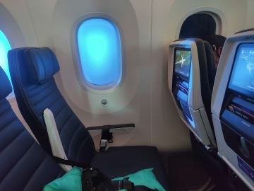 Delta and United Sued for Selling Window Seats Without… 