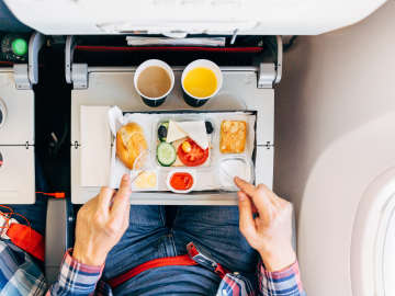 Major Airline Cancels Meal Service After FDA Flags ‘Food Safety… 
