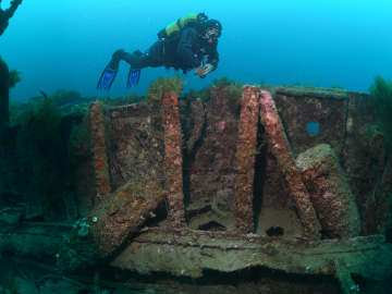Shipwreck Hunters Find Long-Lost WWII-Era Submarine… 