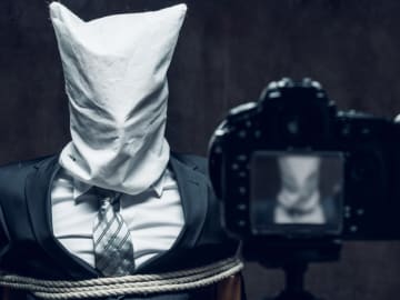 Billionaire Foils Kidnapping After Abductors Pose as… 