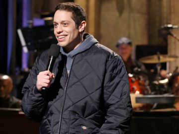 Pete Davidson Makes Rare Public Appearance, Sans… 