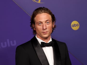 Here’s the First Look at Jeremy Allen White as Bruce… 