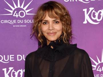 Halle Berry Flaunts Sexy Halloween Costume, 