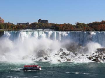 Tragedy at Niagara Falls as Mother, 2 Children Fall to Their… 