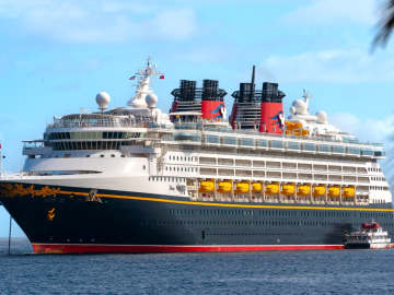 Disney Cruise Ship Rescues Four People From a Sinking… 