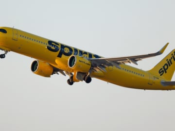 Terrifying Ordeal as Spirit Airlines Flight Hit by Gunfire While… 