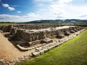 Archaeologists Find Rare Gladiatorial Artifact at British Roman… 