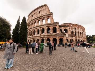 Airbnb’s Plan for Gladiator Battles at Roman Colosseum Spark… 