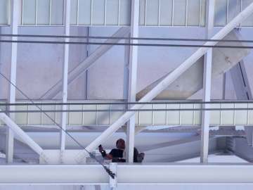 Terrifying Video Shows Sheet Metal Falling Onto Cowboys Stadium… 