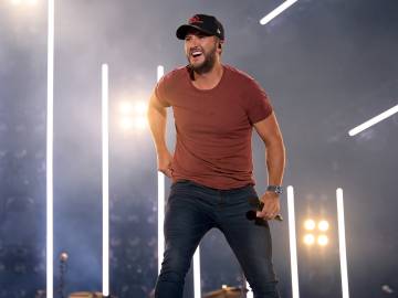 Luke Bryan’s Net Worth Lives Up to His Career of Country Party… 