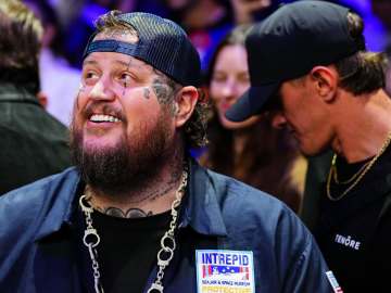 Jelly Roll Gets Candid About His Hands-Off Approach to… 