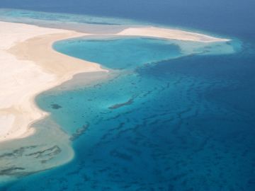 Tourist Yacht Sinks in Red Sea, Leaving 17… 
