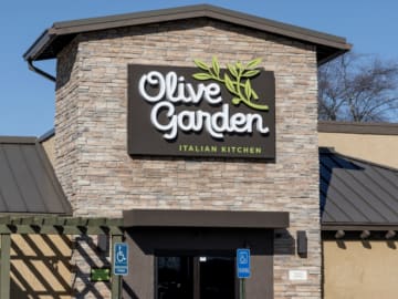 A Popular Menu Item Returns to Olive Garden for Another… 