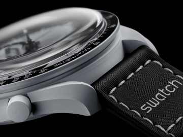 The Hugely Popular Omega MoonSwatch Just Got a Surprising New… 