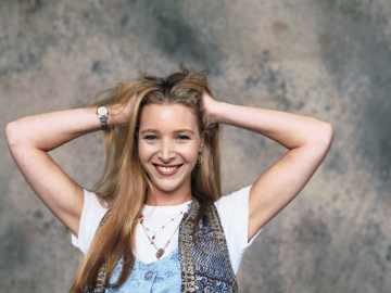 Lisa Kudrow Just Revealed Interesting Detail About Friendship With 