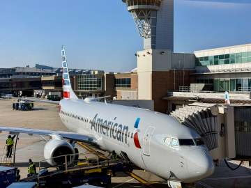 Passengers Capture Jet Cabin Flooding With Water… 