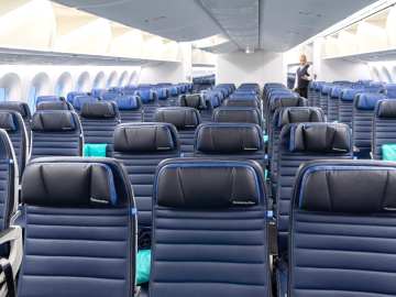 Tall Traveler Shares Life Hack for Sitting Comfortably on… 