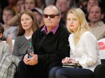 Jack Nicholson’s Daughter Posts Rare Photo With Reclusive… 