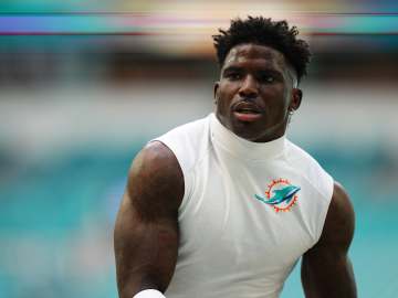 Tyreek Hill Floats Leaving Dolphins After Dismal Season… 