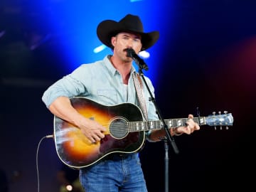 Country Star Shares Hopeful Update After Gruesome DIY Accident … 