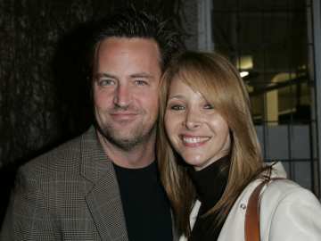 Lisa Kudrow Found Decades-Old Note From Matthew Perry After His… 
