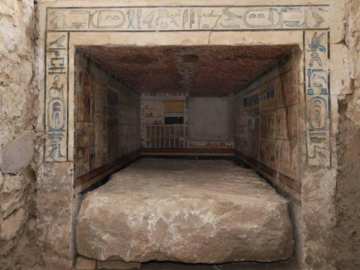 Archaeolgists Find 4,000-Year-Old Tomb That Belonged to… 