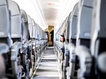 Flight Attendant Reveals Rude Mistakes Passengers Commonly… 