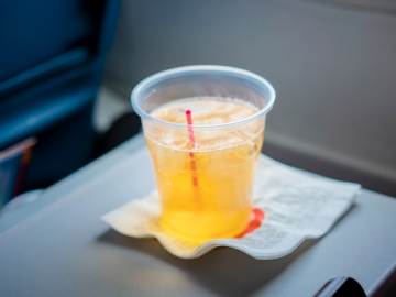 Expert Shares Tips for Getting Free Drinks on Your Next… 
