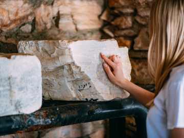Archaeologists Decipher Text on Ancient Roman Boundary… 