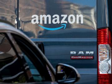 Amazon Makes Major Change to Same-Day Grocery… 