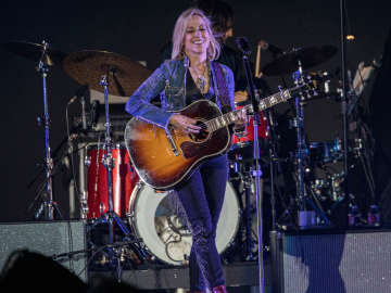 Sheryl Crow Announces Terrifying Home Invasion… 