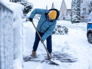 Dad’s Life-Changing Snow Removal Method Goes… 
