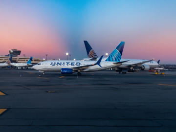 United Airlines Flight Evacuated After Fire Breaks… 
