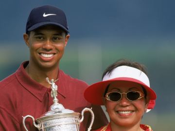 Tiger Woods Announces Mom