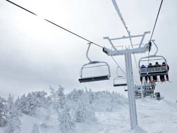 Dozens of Skiers Evacuated From Broken Chairlift in Dramatic… 