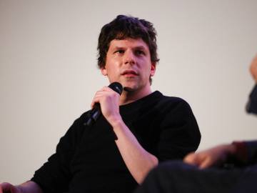 Jesse Eisenberg on Why He Left ‘Unstable’ Hollywood for ‘Comfort’ of… 