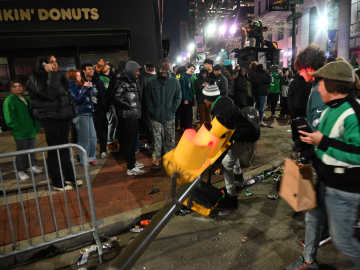 Chaotic Scenes Emerge From Philly in Wake of Eagles Super Bowl… 