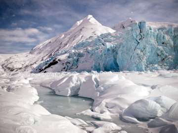 Two Skaters Rescued After Glacier Collapse Leaves Them… 