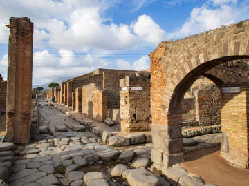 Ancient Roman Landmark Found Under London Office… 