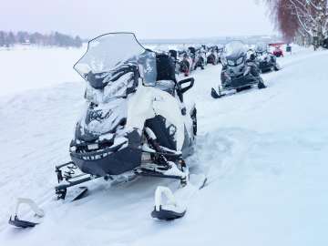 One Dead Following Multi-Snowmobile Collision on Frozen… 