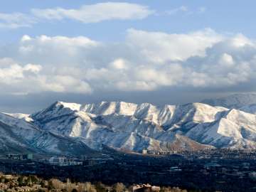 Winter Storm Brings 160 mph Wind Gusts to Infamous, Deadly… 