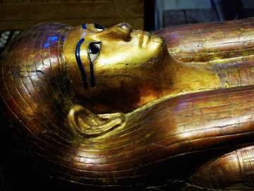 Archaeologists Make Historic Find in Egypt Unlike Any Since King… 