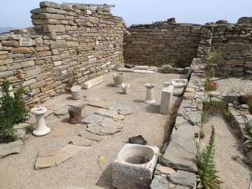 Archaeologists Find Surprising Bathroom Fixture at Ancient… 