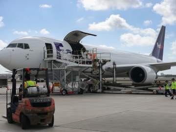 Jet Engine Bursts Into Flames After Takeoff, Forcing Emergency… 